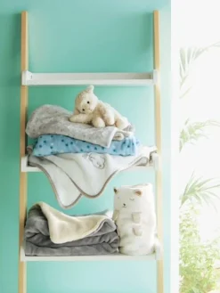 Couverture En Microfibre Imprimée étoiles Gris Clair - Vertbaudet -Linge De Lit Enfant Boutique couverture en microfibre imprimee etoiles 4